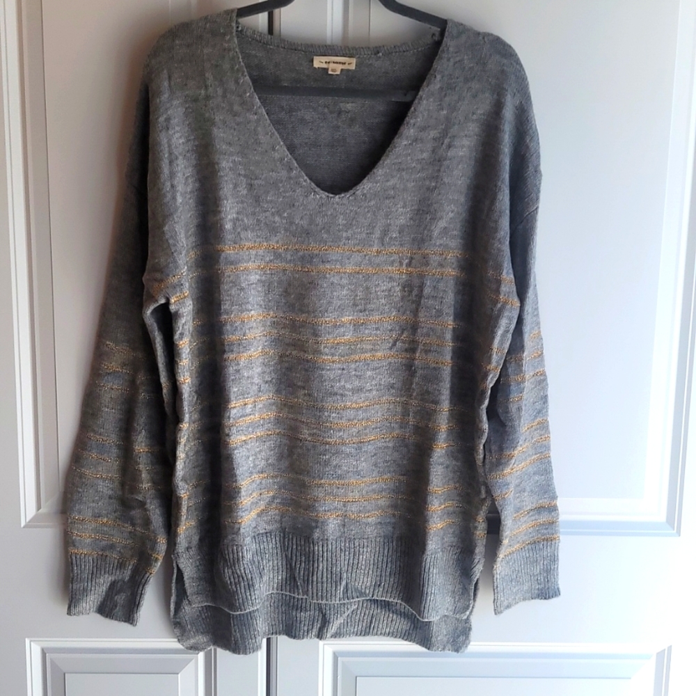 NWOT EESOME V-Neck Sweater Heathered Gray with Gold Metallic Stripes Size M/L